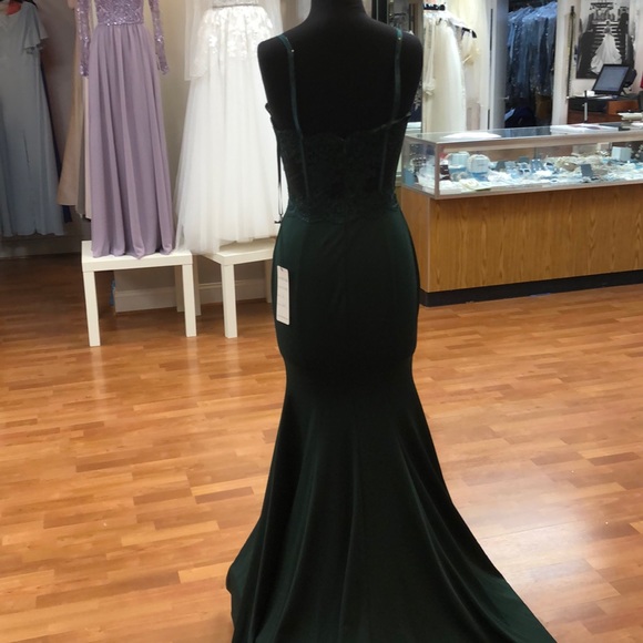 ⭐️SOLD⭐️ Prom or bridesmaid dress, green with lace - Picture 4 of 8
